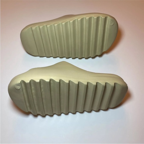 Adidas Yeezy Slides Resin Size 7 M Excellent Condition - Picture 8 of 14